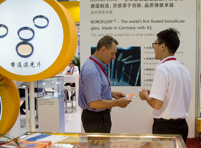 國外客戶交換名片 國外客戶交換名片