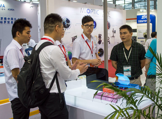 光博會和客戶交流 光博會和客戶交流