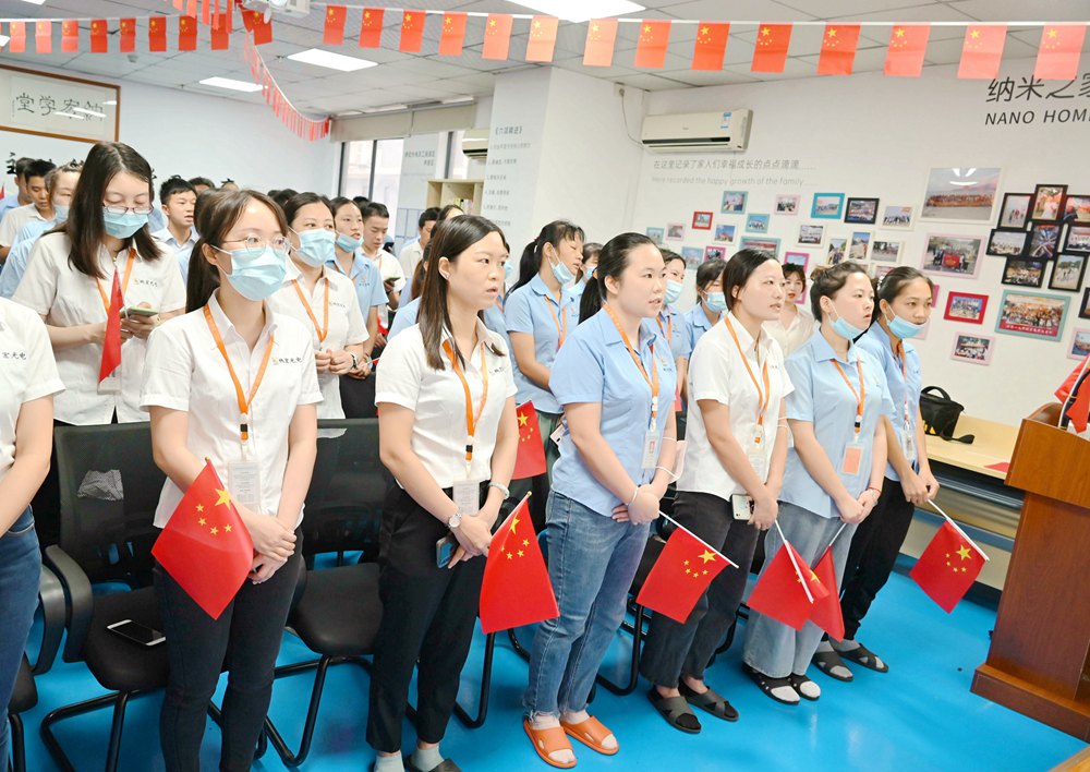 大家在歌唱祖國(guó)